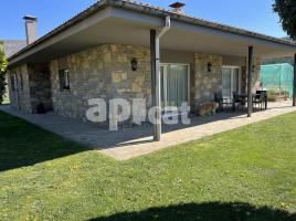 Houses (villa / tower), 250.00 m², near bus and train, Calle Teularia