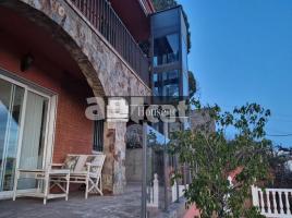 Houses (villa / tower), 351.00 m², near bus and train