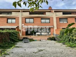 Houses (terraced house), 268.00 m², almost new
