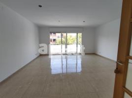 Houses (terraced house), 210.00 m², almost new, Calle Torres i Bages