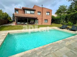 Houses (villa / tower), 300.00 m², almost new