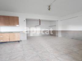 , 28.00 m², حافلة قرب والقطار