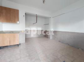 , 28.00 m², حافلة قرب والقطار