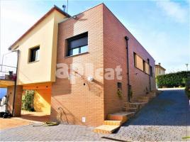 Houses (villa / tower), 192.00 m², almost new, Calle Calle