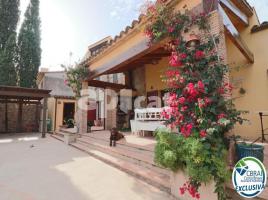 Houses (villa / tower), 260.00 m², Calle Ample