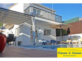 Detached house, 244.00 m², almost new