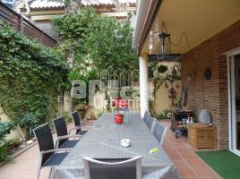 Houses (detached house), 332 m², almost new, Zona