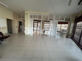 For rent business premises, 320.00 m², near bus and train