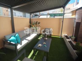 Flat, 76.00 m², near bus and train, almost new