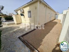 Houses (detached house), 251.00 m², near bus and train, Peni