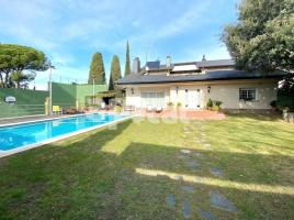 Houses (detached house), 800.00 m², near bus and train