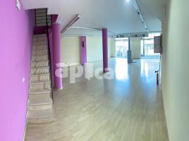 For rent business premises, 300.00 m², near bus and train, Calle Moragas i Barret