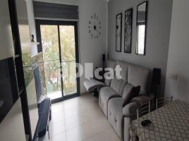 Flat, 71.00 m², near bus and train, almost new