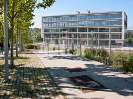 Office, 56.00 m², near bus and train