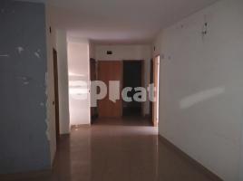 Flat, 91.00 m², near bus and train, almost new