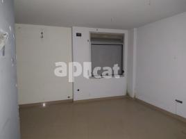 Flat, 91.00 m², near bus and train, almost new