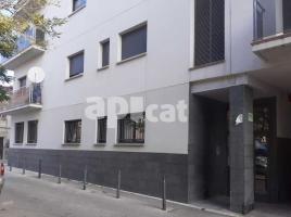 Flat, 92.00 m², near bus and train, almost new