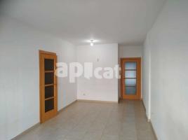 Flat, 92.00 m², near bus and train, almost new