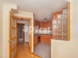 Flat, 66.00 m², near bus and train, almost new