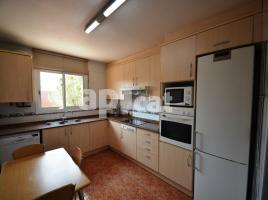 Flat, 78.00 m², near bus and train, almost new