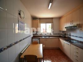 Flat, 78.00 m², near bus and train, almost new