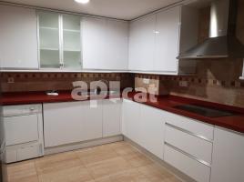 Flat, 84.00 m², near bus and train, almost new