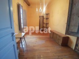 Flat, 132.00 m², near bus and train, almost new