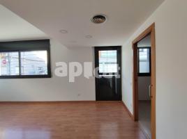 Flat, 75.00 m², near bus and train, almost new, Gracia