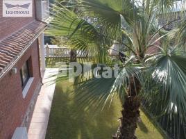 Houses (detached house), 270.00 m², near bus and train, almost new