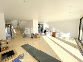 New home - Houses in, 472.36 m², near bus and train, new