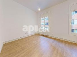 Flat, 124.00 m², close to bus and metro