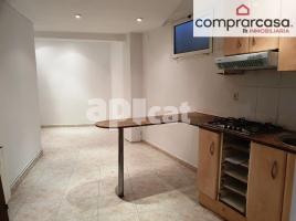 Flat, 58.00 m², close to bus and metro