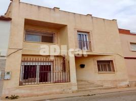 Houses (detached house), 195.00 m², near bus and train, almost new