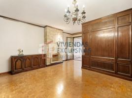 Flat, 122.00 m², close to bus and metro