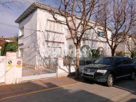 Houses (detached house), 220.00 m², near bus and train
