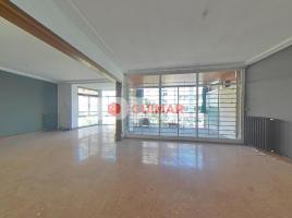 Flat, 226.00 m², close to bus and metro