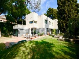 Houses (detached house), 415.00 m², close to bus and metro