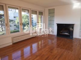 Flat, 295.00 m², close to bus and metro
