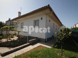 Houses (detached house), 322.00 m², near bus and train, Castellarnau