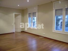 Flat, 115.00 m², close to bus and metro