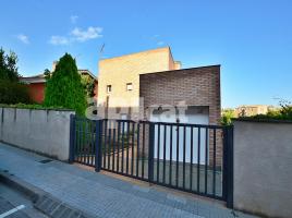 Houses (villa / tower), 191.00 m², almost new, Calle Bruc, 36