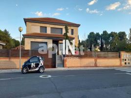 Houses (detached house), 200.00 m², almost new, Calle Xaloc