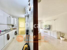 Flat, 100.00 m², close to bus and metro