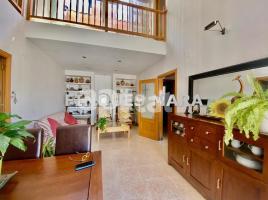 Houses (detached house), 232.00 m², near bus and train, CASCO ANTIGUO