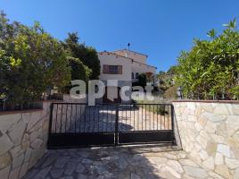 Houses (villa / tower), 241.00 m², almost new