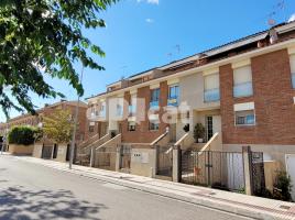 Houses (terraced house), 251.00 m², near bus and train, Calle de Mossèn Cantons