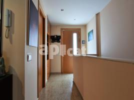 Casa (unifamiliar adossada), 224.00 m², prop de bus i tren, seminou