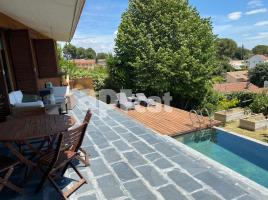 Houses (villa / tower), 303.00 m², almost new