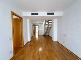 For rent flat, 100.00 m², almost new