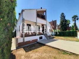 Houses (detached house), 300.00 m², near bus and train